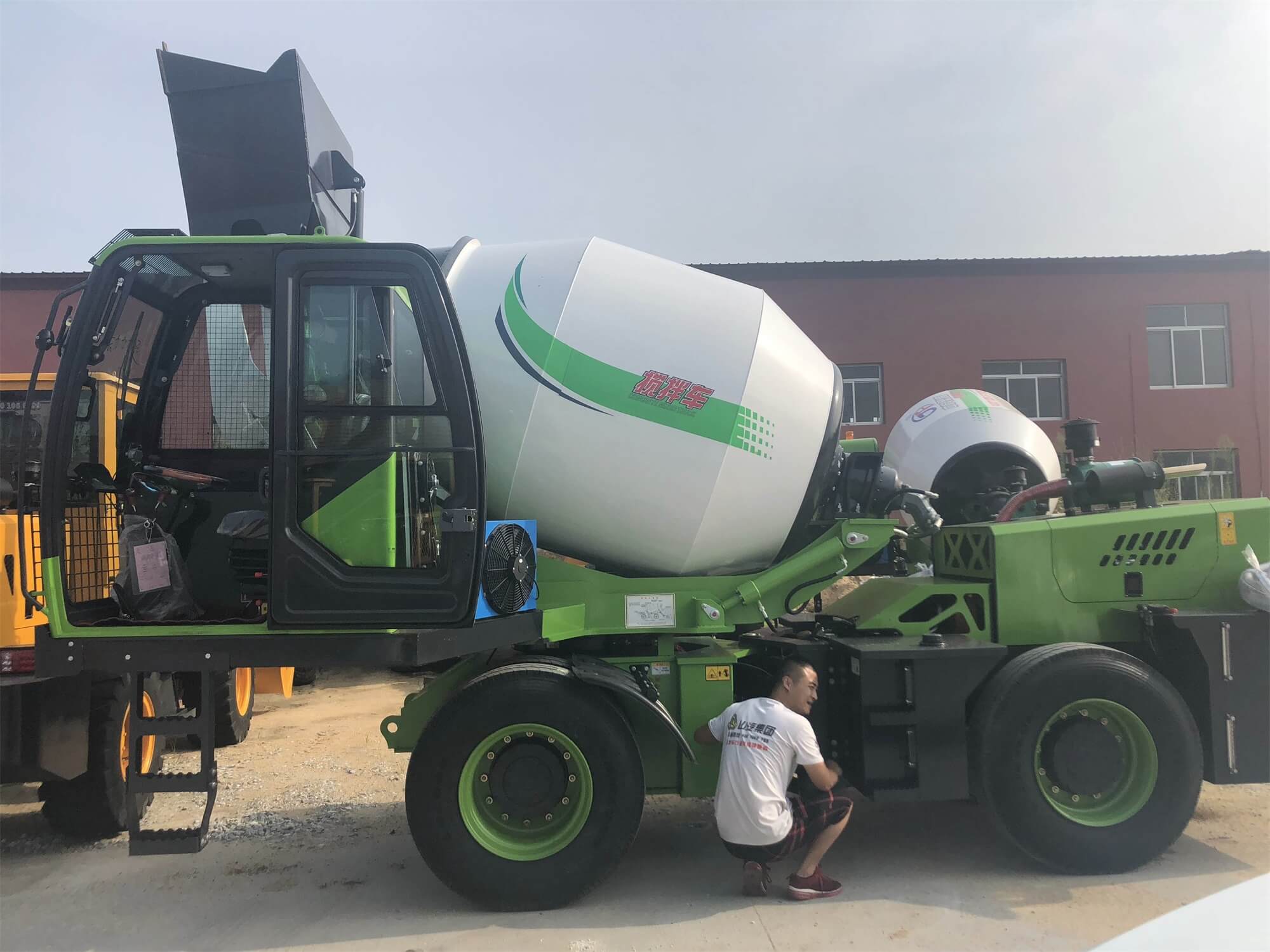 1.2方自動(dòng)上料攪拌車